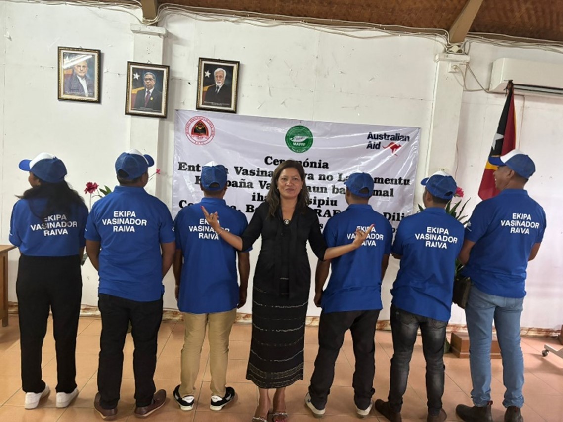 Timor Leste's chief vet, Dr. Joanita Jong with6 of the rabies vaccination team