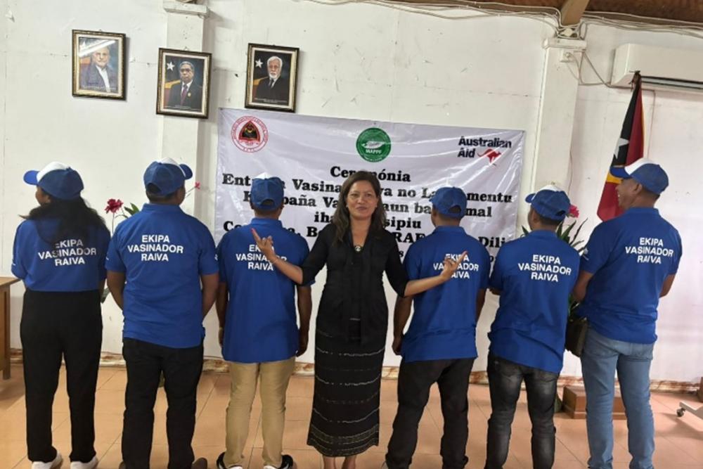 Timor Leste's chief vet, Dr. Joanita Jong with6 of the rabies vaccination team